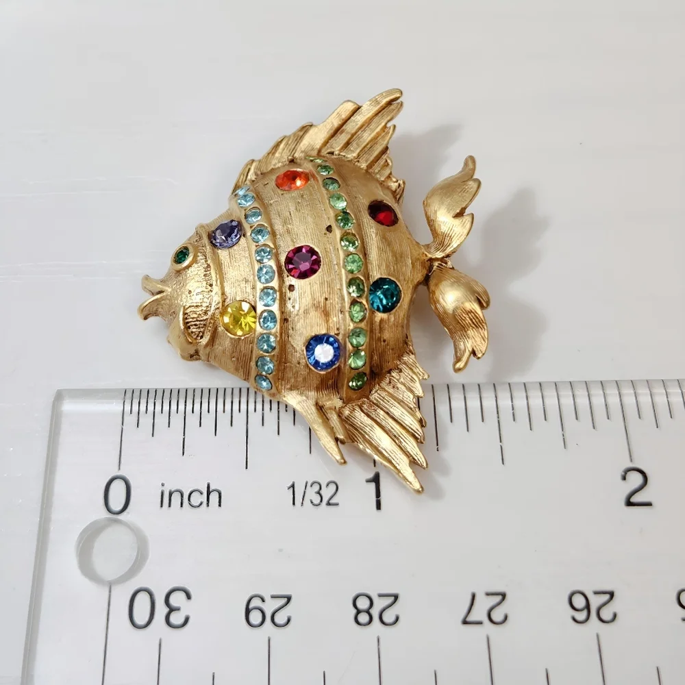 Vintage Butler and Wilson Multi color Crystal Pave Gold tone Fish Brooch Pin - Picture 5 of 10